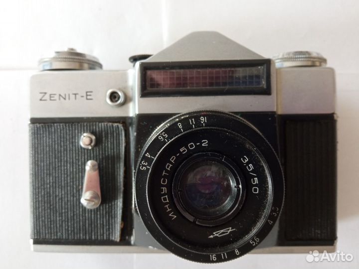 Продаю советский зеркальный фотоаппарат 