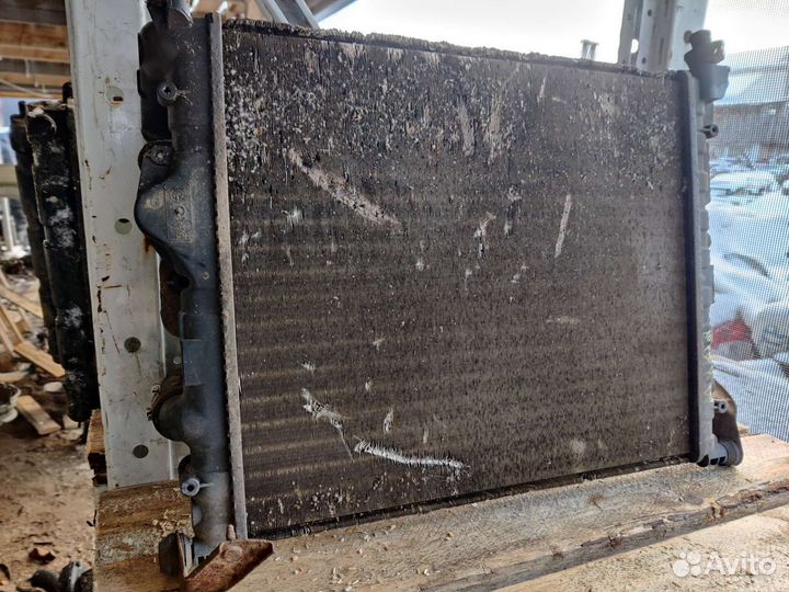 Радиатор охлаждения Рено Логан 1.6