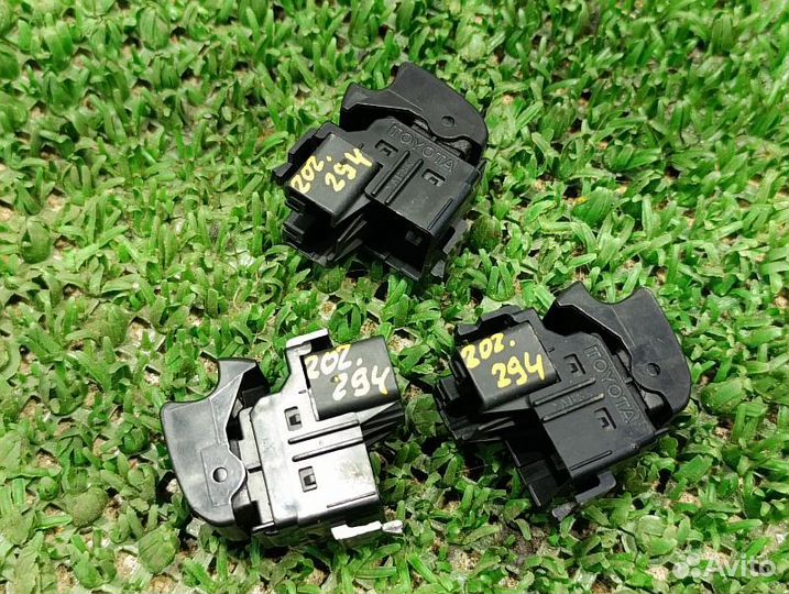 Кнопка стеклоподъемника Toyota Hilux