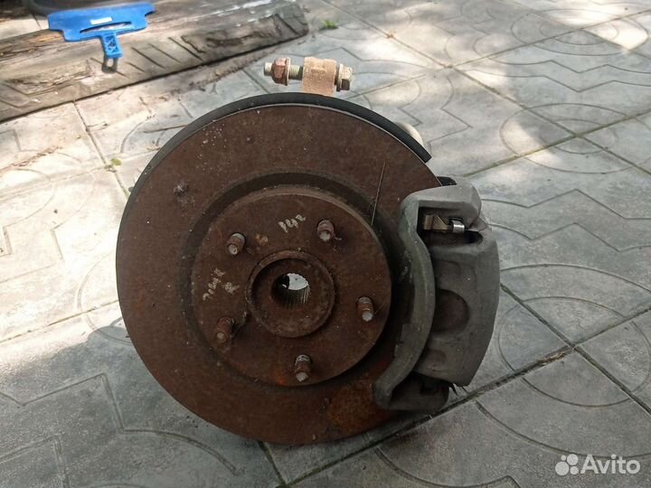 Ступица в сборе с суппортом Nissan Juke F15