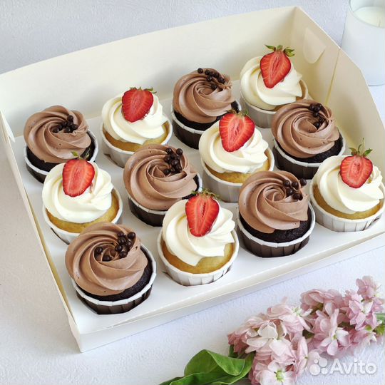 Капкейки с клубникой и карамелью на заказ в подаро