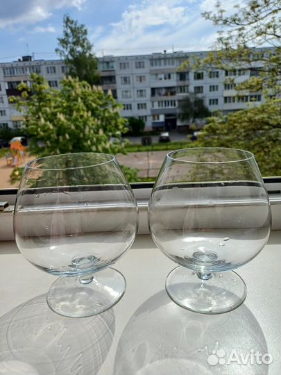 Бокалы для шампанского и вина