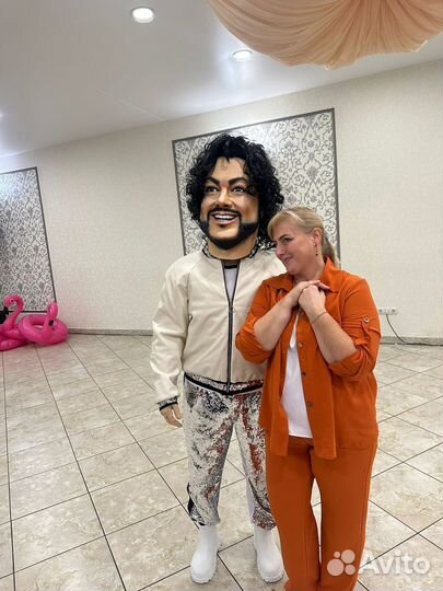 Поздравление - Ростовая кукла Филя Киркоров