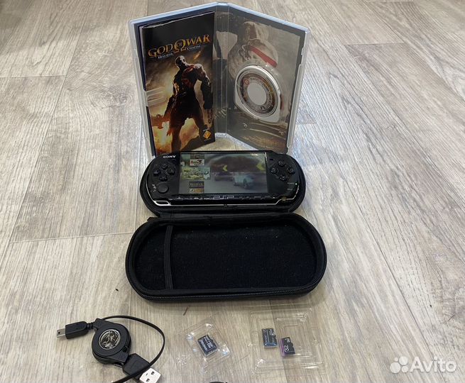 Sony PSP 3008 прошитая набор с играми
