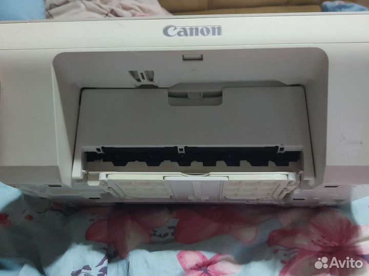 Принтер цветной Canon в рабочем состоянии