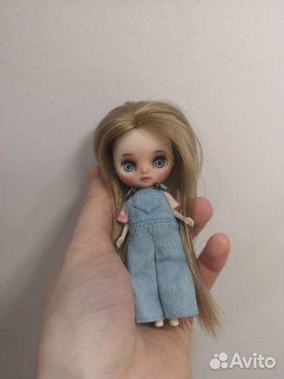 Petite blythe