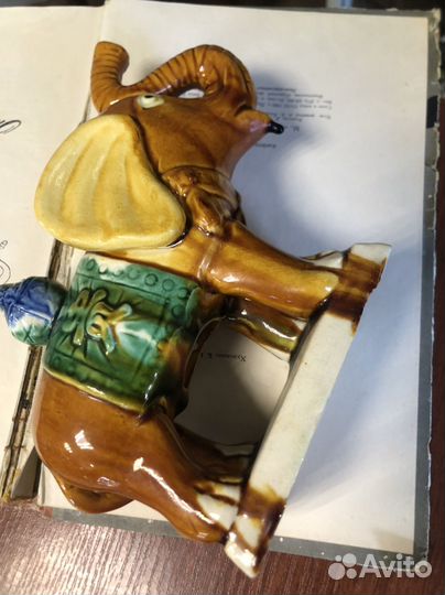 Слон хобот вверх. Обливной. Клеймо