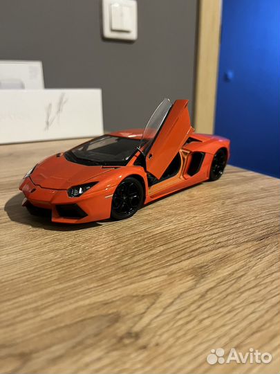 Коллекционая машинка ламборгини aventador