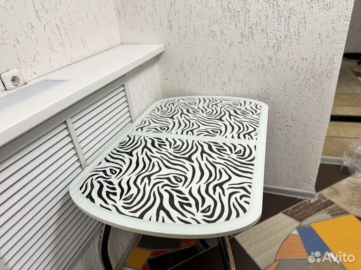 Кухонный стол стеклянный раскладной