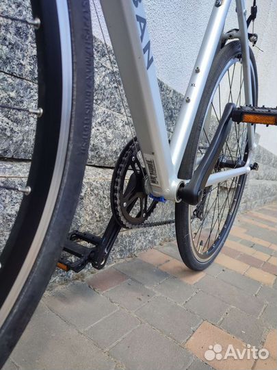 Рама велосипеда с запчастями