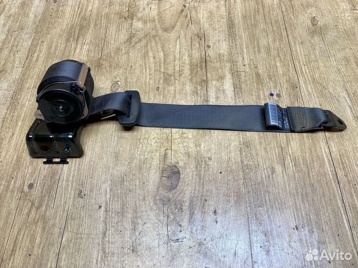 Ремень безопасности задний левый Opel Astra J GTC