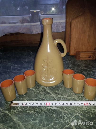 Глиняный кувшин для вина