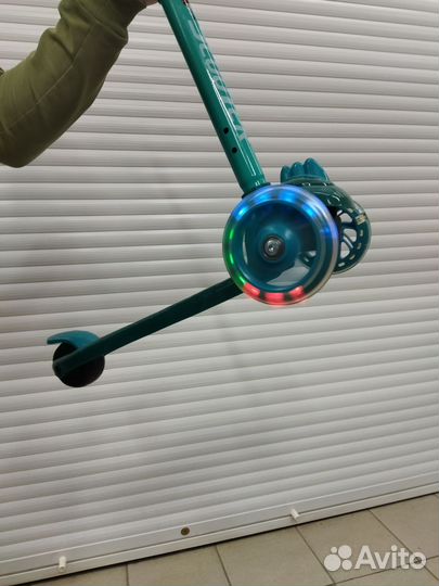 Новый детский самокат, лёгкий, колеса светятся