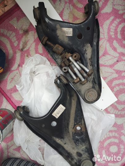 Рычаг передней подвески на Лада Хрэй
