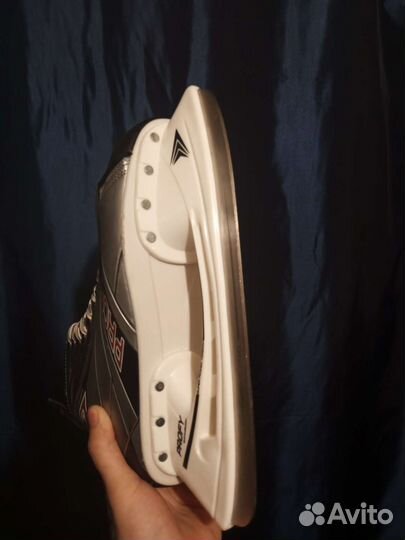 Коньки мужские Profy. Хоккейные. 45 размер