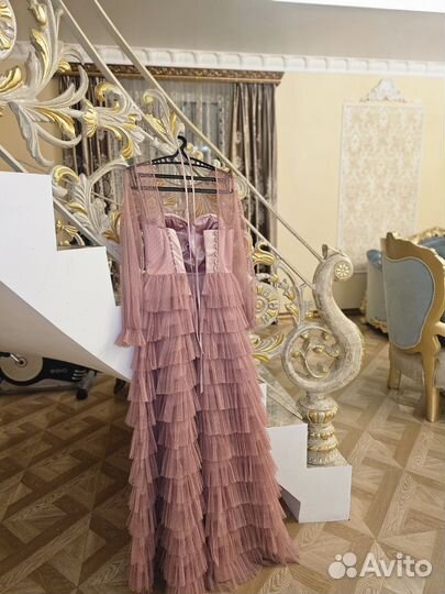 Вечернее платье в пол пышное