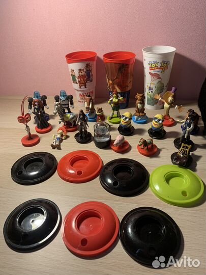 Фигурки для стаканов из кинотеатра