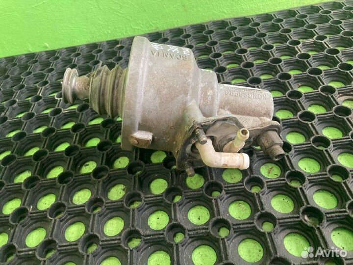 Пневмо-гидравлический усилитель сцепления scania R