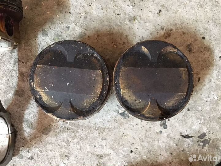 Поршня с шатунами, поршня на Субару ej204