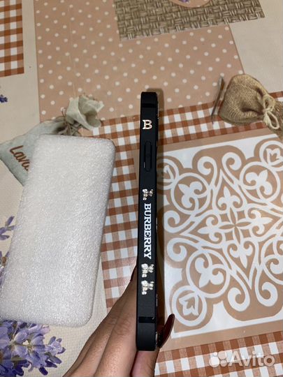 Чехол на iPhone 12