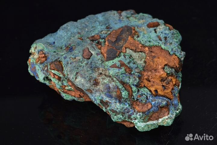 Азурит, плисовый малахит, лимонит. Лот №873