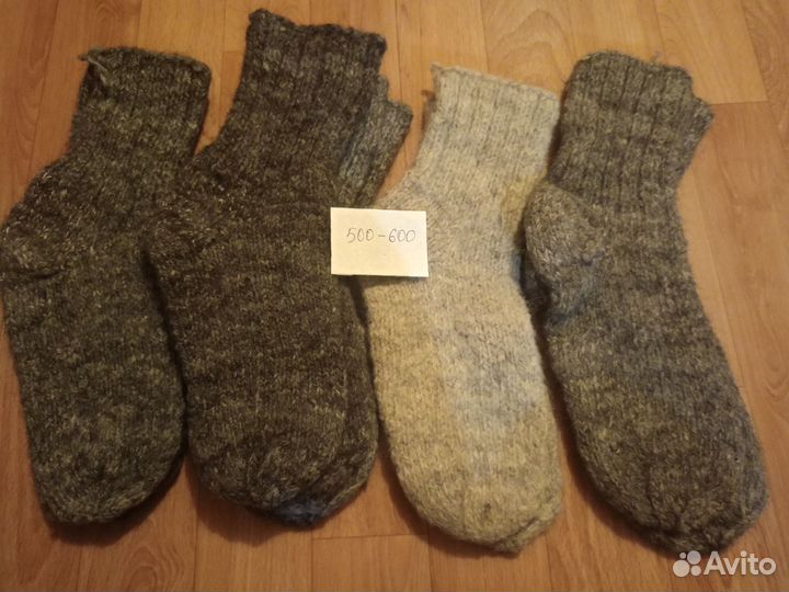 Шерстяные носки и варежки