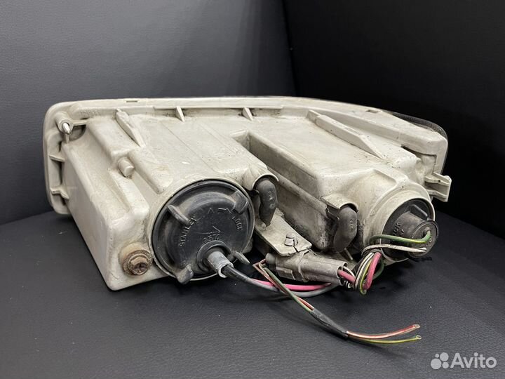 Противотуманная фара toyota vista SV40