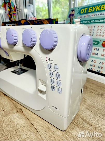 Швейная машина с аксессуарами