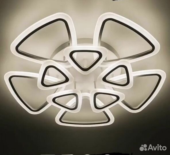 Люстра потолочная новая с пультом