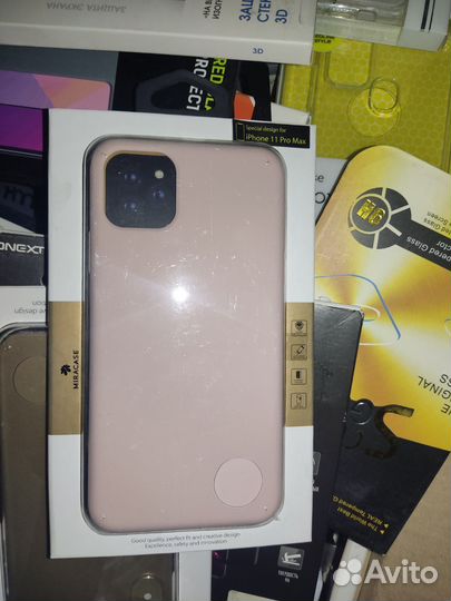 Чехлы и защитные стёкла на разные модели телефонов