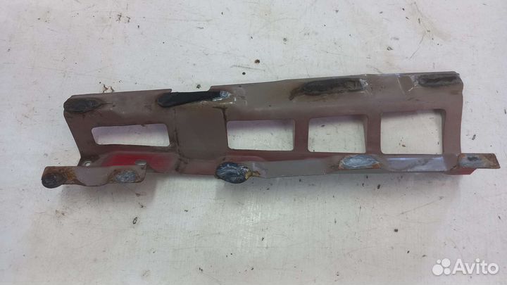 Кронштейн крыла правый Skoda Octavia A5