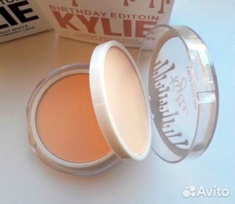 Пудра двухцветная Kylie Birhday Edition с зеркалом