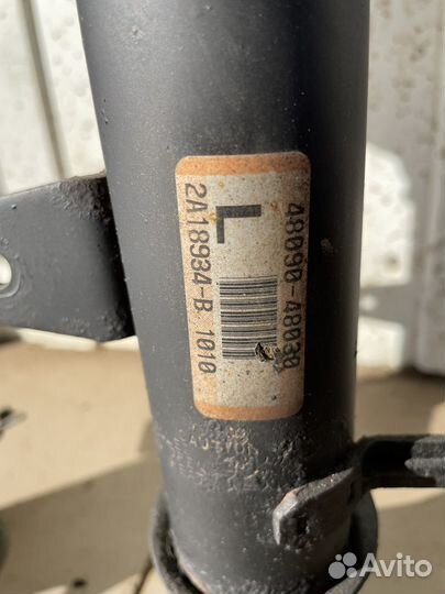 Стойки амортизатора на Lexus RX