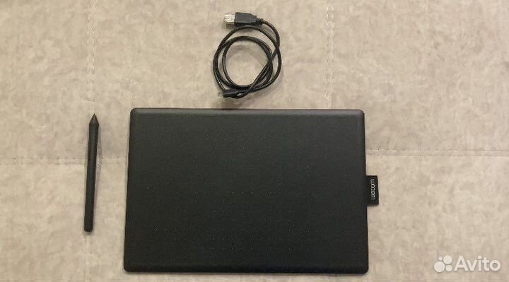 One by wacom CTL-672 medium