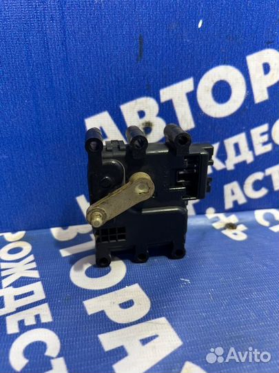 Моторчик заслонок отопителя Mazda 3 Bk седан 2006