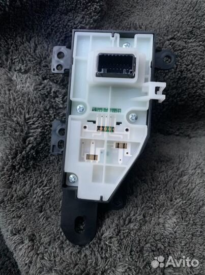 Блок кнопок электро ручника Toyota Camry XV