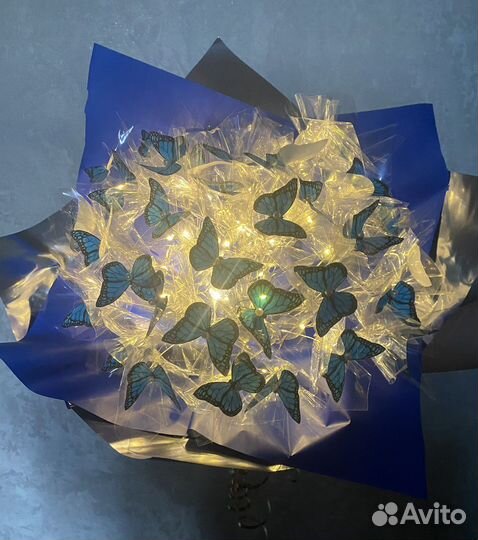 Светящийся букет из 25 бабочек