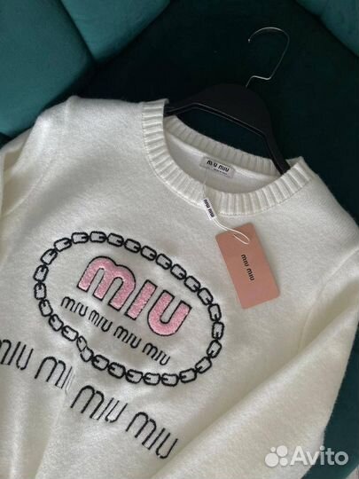 Свитер женский