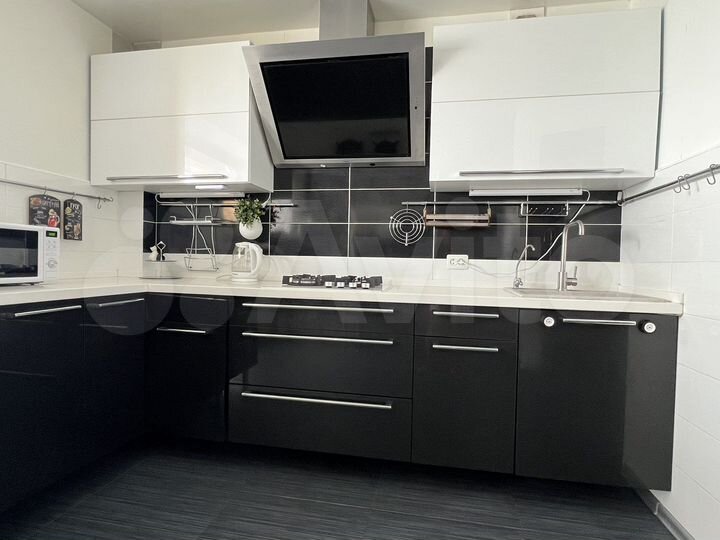 3-к. квартира, 87 м², 10/10 эт.