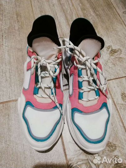 Кроссовки женские новые 40