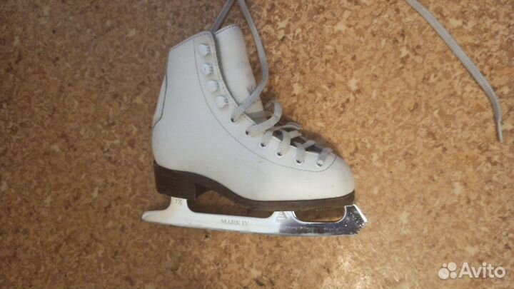 Продам фигурные коньки wifa, 27LL