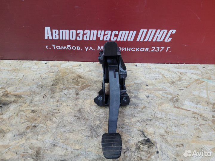 Педаль сцепления LADA X-Ray