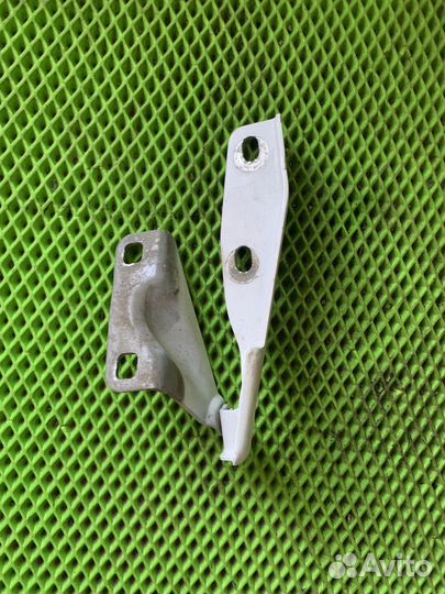 Петля капота левая LADA Granta