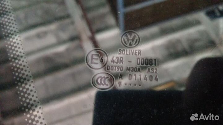 Стекло двери задней правой форточка Passat B6 09г