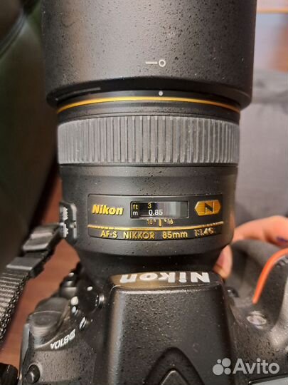 Объективы Nikon 24-70mm f/2.8 и 85mm f/1.4g