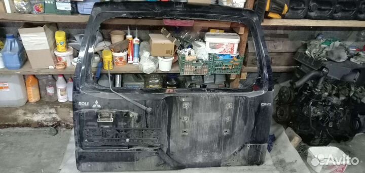 Задняя дверь на Митцубиси паджеро 3