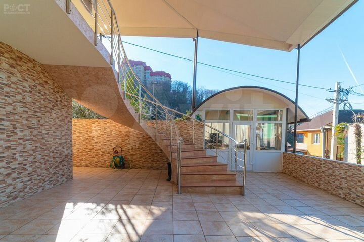 Коттедж 310 м² на участке 8,3 сот.