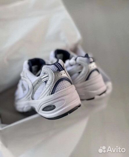 Кроссовки новые