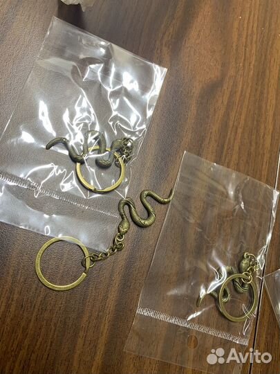 Брелоки змея металический