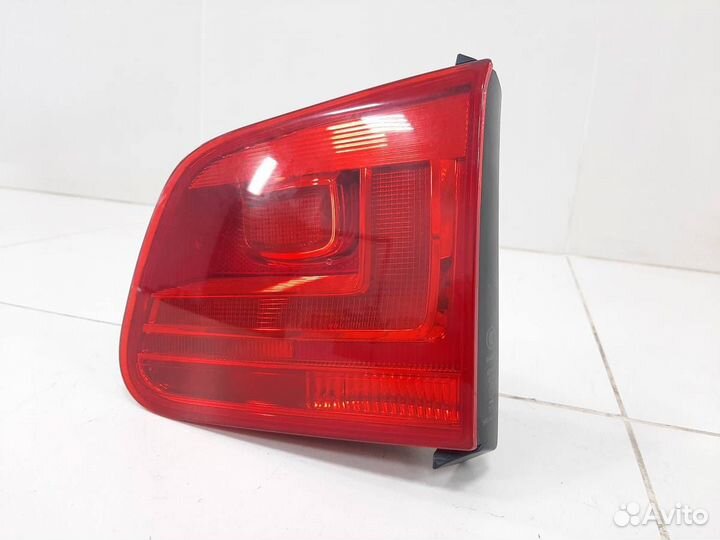 Фонарь задний внутренний правый Volkswagen Tiguan